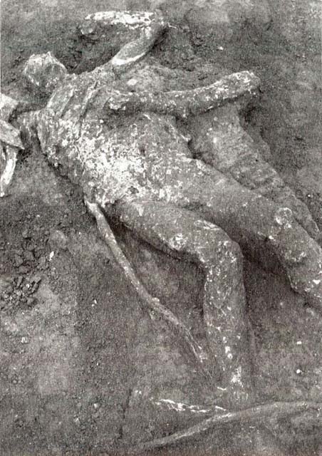 Cast of body found outside Porta Nola near tomb of Obellius Firmus.
See De Caro S., 1976. Scavi nell’area fuori Porta Nola a Pompei: Cronache Pompeiane V, (fig. 25).